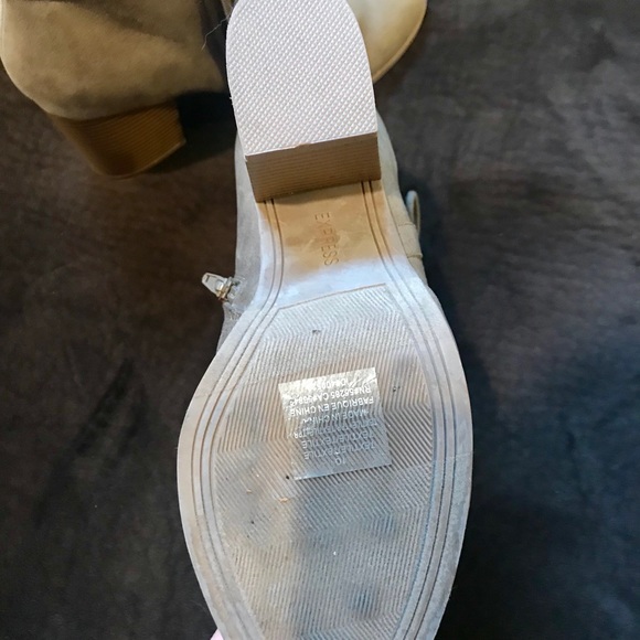 Express tan side tie booties - Picture 4 of 5